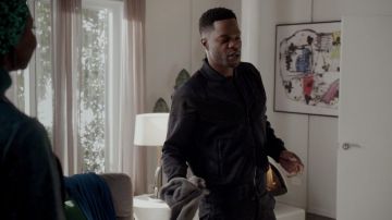 Jeff Colby's (Sam Adegoke) Rag & Bone Blue Scapular Bomber en Dynasty S02E11