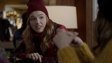 La doudoune Moncler Albatros de Kirby Anders (Maddison Brown) dans Dynastie S02E11