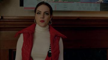 La veste doudoune rouge sans manche Moncler portée par Fallon Carrington (Elizabeth Gillies) dans Dynastie S02E11