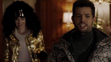 La doudoune imprimé python Heron Preston Python de Sam Jones (Rafael de la Fuente) dans Dynastie S02E11