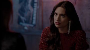 The dress bordeaux C/Meo Collective Crystal Jennings (Ana Brenda Contreras) in Dynasty S02E11