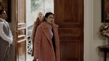 The fur coat pink Stine Goya worn by Crystal Jennings (Ana Brenda Contreras) in Dynasty S02E11