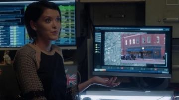 Finders Keepers Tee porté par le Sage (Hayley Lovitt) dans Le Surdoué (S01E09)