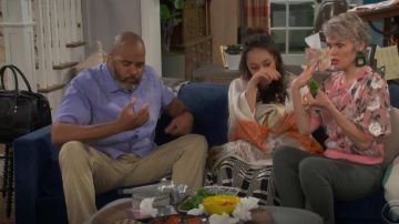 ALICE + OLIVIA Brandy Floral Puff Crop Sweater worn by Bonnie (Stephnie Weir) in Happy Together (S01E04)