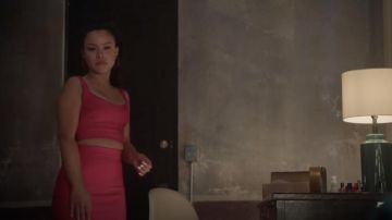 A propósito. Vestido Bodycon rosa usado por Mariana Adams Foster (Cierra Ramirez) en Good Trouble S01E04