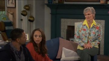 Alice + Olivia Chloe Floral-Print Cropped Denim Jacket worn by Bonnie (Stephnie Weir) in Happy Together (S01E07)