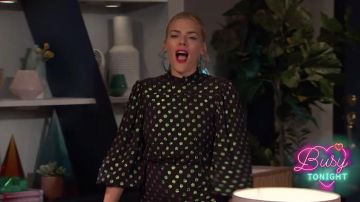 Saloni Rina Polka Dot Silk Blend Minivestido usado por Busy Philipps en Busy Tonight 29 de enero de 2019