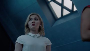 Tillda Gorra Embellecida Sleeve Top usada por Esme Frost (Skyler Samuels) en The Gifted (S02E02)