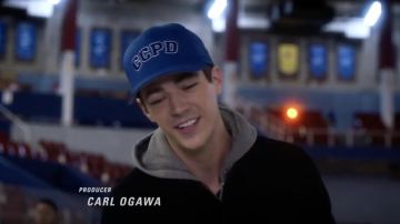 Gorra azul CCPD de Barry Allen (Grant Gustin) en Flash S05E12