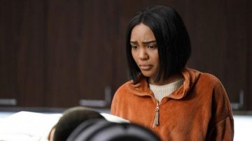 The sweatshirt zipped orange of Jennifer Pierce's (China Anne McClain) in Black Lightning S02E11