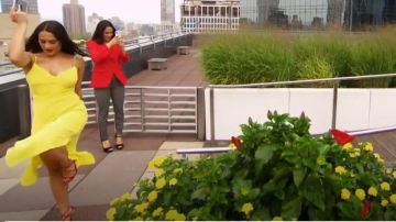 Jimmy Choo tacones rojos de tiras usados por ella misma (Nikki Bella) en Total Bellas (S04E02)