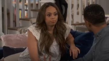 Ulla Johnson Rena Haut porté par Claire (Amber Stevens-Ouest) dans Happy Together (S01E09)