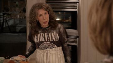 Nirvana t-shirt worn by Frankie Bergstein (Lily Tomlin) in Grace and Frankie S05E11