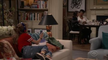 Golden Goose Diapositive Tartan High Top Baskets portées par Shannon (Odessa Adlon) en Fam S01E04