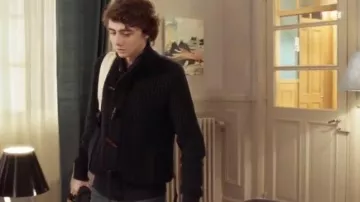 The Cardigan straight game mesh of Lucas in Tomorrow belongs to us E377