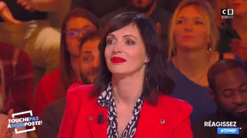 La chaqueta corta con detalles en cremallera roja de Géraldine Maillet en Touche pas à mon poste del 30/01/2019