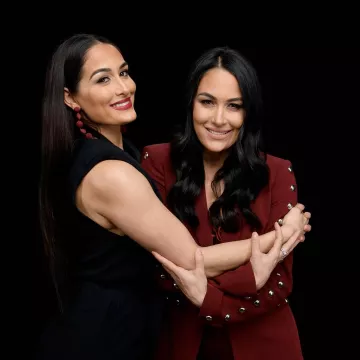 Cinq à Sept Plongée Studded Blazer porté par Brie Bella sur l'Instagram compte de @buildseriesnyc
