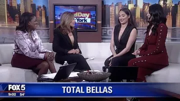 Cinq à Sept Highland Cloutés Pantalon porté par Brie Bella Sur Bonne Journée à New York, sur Fox 5 le 24 janvier 2019