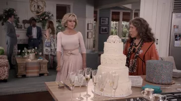 Discover outfits and fashion from Episode S5E12 on Grace and Frankie