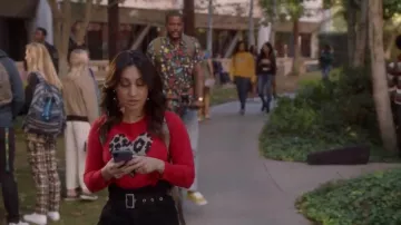Karina Ceinturée Paperbag Jean porté par Ana Torres (Francia Raisa) adultes-ish (S02E05)