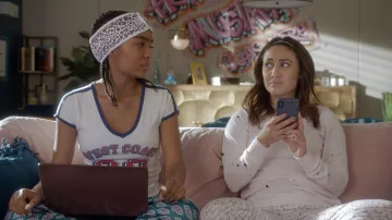 Paillettes Étoiles Sweat-shirt porté par Ana Torres (Francia Raisa) adultes-ish (S02E05)