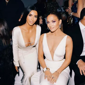 Le bracelet porté par Jennifer Lopez lors de la fête de Kim Kardashian sur son compte Instagram @jl.o