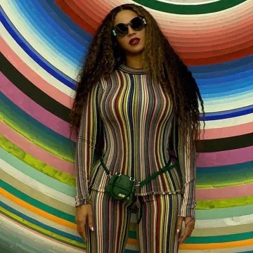 The striped top Marques' Almeida Beyoncé on her account Instagram @beyonce