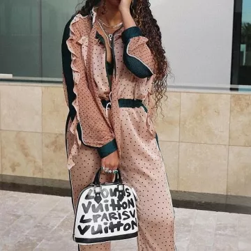 The handbag Stephen Sprouse x Louis Vuitton of Beyoncé on her account Instagram @beyonce