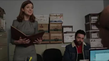 Karen Millen Vestido a medida usado por Maia Rindell (Rose Leslie) en The Good Fight (S01E02)