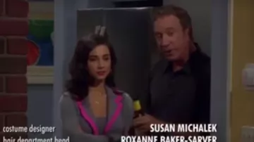 Autumn Caschmer Contrast Trim Cashmere Blazer worn by Mandy Baxter (Molly McCook) in Last Man Standing (S03E02)
