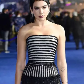 Rayé Robe portée par Dua Lipa sur l'Instagram account @dualipa