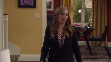 Helmut Lang Smoking Tux Blazer worn by Kristin Baxter (Amanda Fuller) in Last Man Standing (S03E04)