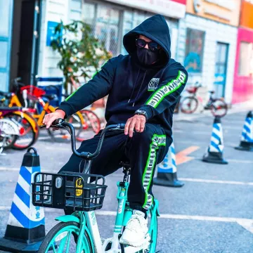 The tracksuit Pardon My French worn by DJ Snake on his account Instagram @djsnake