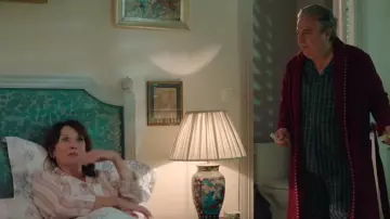 The bathrobe red Claude Verneuil (Christian clavier) in what is one has yet done the good God ?