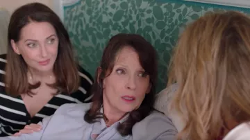 The cardigan marinière Isabelle Verneuil wife Benassem (Frédérique Bel) in what is one has yet done the good God ?