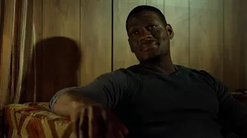 Le pull porté par Curtis Hoyle (Jason R. Moore) dans Marvel's The Punisher S02E12