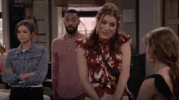 Alice + Olivia Lashay Robe à Volants porté par Jolene (Kate Walsh) en Fam S01E05