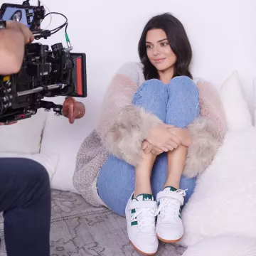 Forum Low Top Sneakers usadas por Kendall Jenner en la cuenta de Instagram @kendalljenner