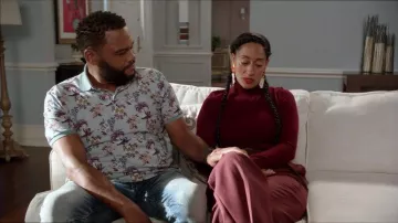 Floral-print polo shirt porté par Andre "Dre' Johnson (Anthony Anderson) black-ish (S05E05)