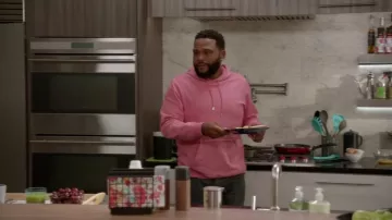 Patch Poche Hoodie, portés par Andre "Dre' Johnson (Anthony Anderson) black-ish (S05E06)