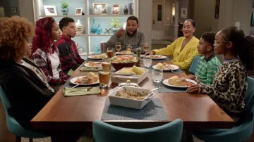 Suéter deportivo leopardo usado por Diane Johnson (Marsai Martin) en negro (S05E11)