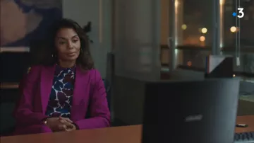 The purple pants worn by Carole Leconte (Lani Sogoyou) in the series Plus belle la vie (S15E3725)