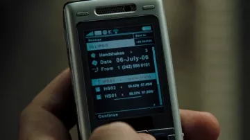 The mobile phone Sony Ericsson K800i James Bond (Daniel Craig) in Casino Royale
