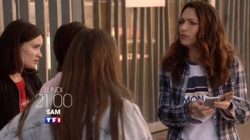 The t-shirt lemon Sam (Natacha Lindinger) in Sam episode of the 04/02/2019