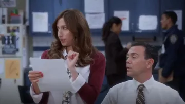 Urban Outfitters Chaton Partie Cravate portée par Gina Linetti (Chelsea Peretti) dans Brooklyn Nine-Nine (S01E09)