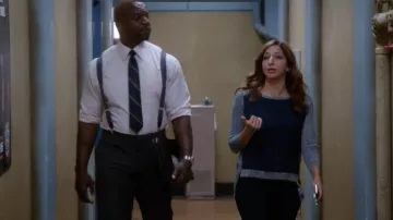French Connection Odette Melange Block Jumper usado por Gina Linetti (Chelsea Peretti) en Brooklyn Nine-Nine (S02E09)
