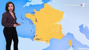 The striped shirt of Anaïs Baydemir in Weather 2 of the 29/01/2019