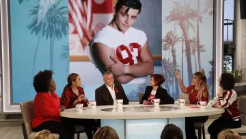 Current/Elliott The Brittan Striped Tee worn by Eve on The Talk February 1, 2019