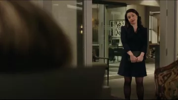 Maje Remala Amour Vestido corto usado por Marissa Gold (Sarah Steele) en The Good Fight (S02E09)