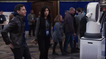 Charles & 1/2 à Urban Outfitters en Faux Cuir Moto Veste portée par Jake Peralta (Andy Samberg) dans Brooklyn Nine-Nine (S04E17)